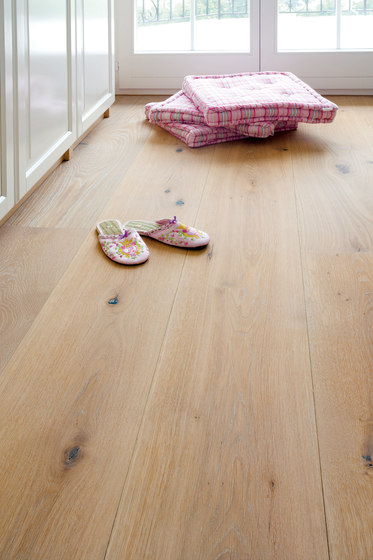 OAK Country wide-plank brushed | white oil | Wood flooring | mafi