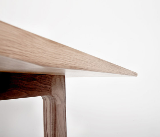 Hull | Dining tables | Foundry