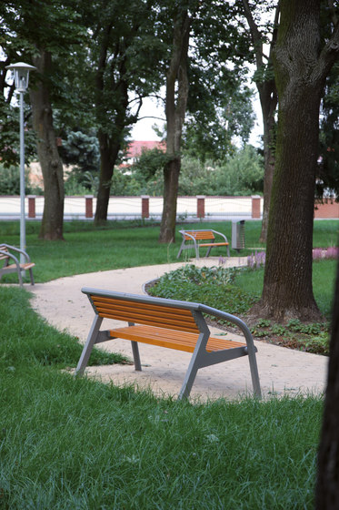 brunea | Park bench with backrest and armrests | Panche | mmcité
