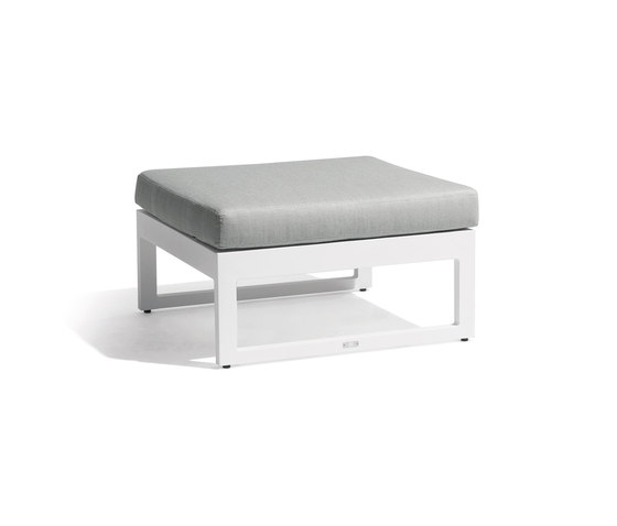 Fuse medium footstool/sidetable | Hocker | Manutti