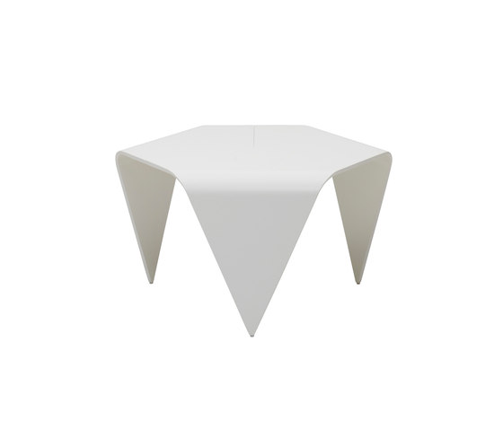 Trienna Coffee Table | Couchtische | Artek