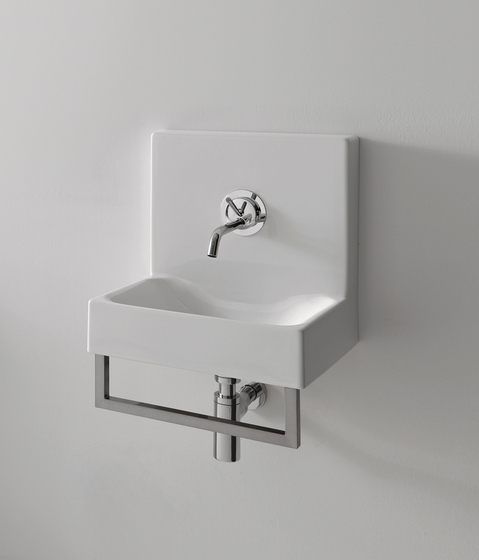 Cento Fountain style washbasin + towel holder | Salle de bain | Kerasan