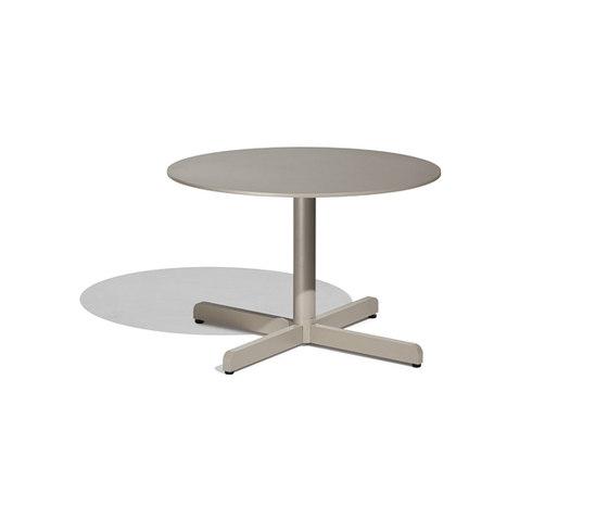 Sit central leg tables | Tavolini alti | Bivaq