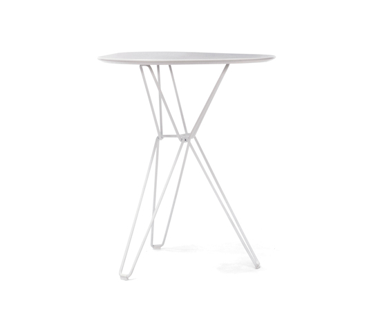 Tio Triangular Café Table Laminate | Tables de bistrot | Massproductions