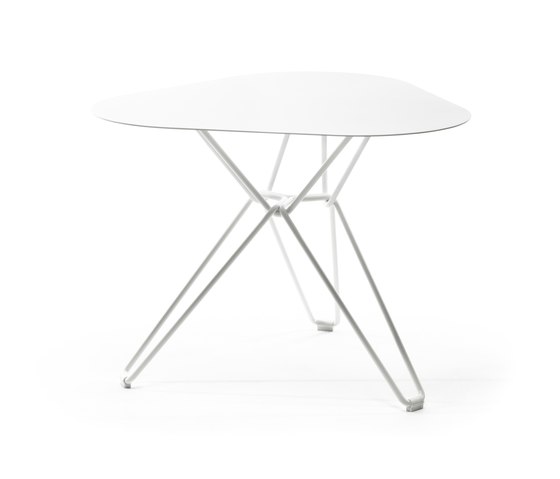 Tio Triangular Low Table Marble | Coffee tables | Massproductions