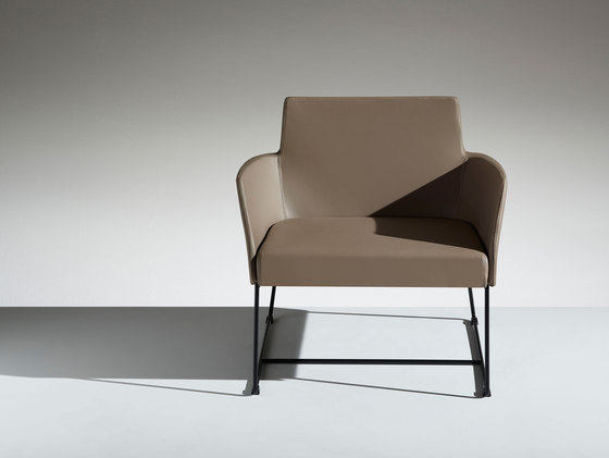 Fleet Lounge armchair on slide base | Armchairs | Lamm