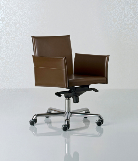 Alfa Swivel armchair low back | Chairs | Enrico Pellizzoni