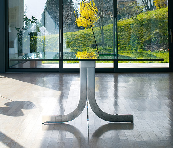 Amaranta Table XL | Esstische | Enrico Pellizzoni