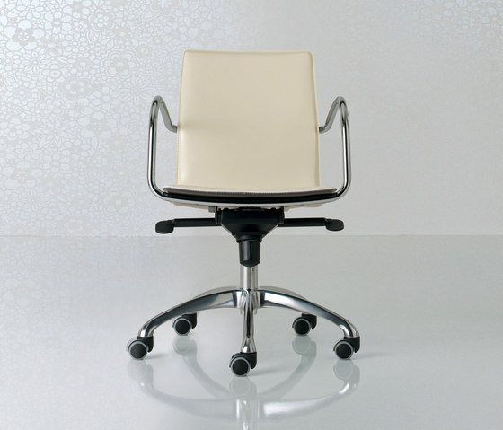 Micad Swivel chair low back | Sillas de oficina | Enrico Pellizzoni