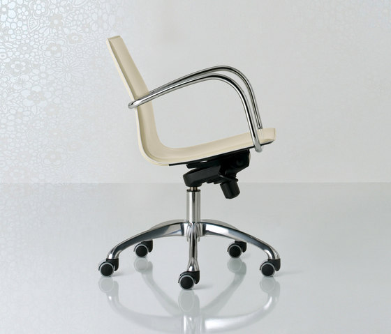 Micad Swivel chair low back | Chaises de bureau | Enrico Pellizzoni