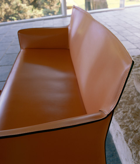 Pasqualina Relax Small Sofa | Sitzbänke | Enrico Pellizzoni