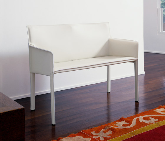 Pasqualina Small Sofa | Sitzbänke | Enrico Pellizzoni