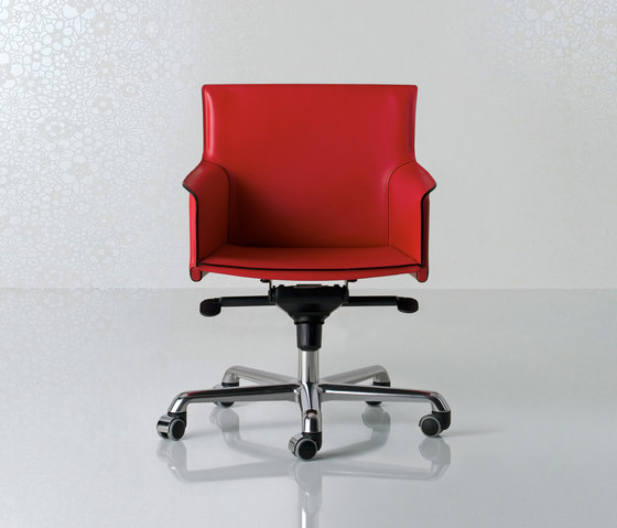 Pasqualina Swivel armchair low back | Office chairs | Enrico Pellizzoni