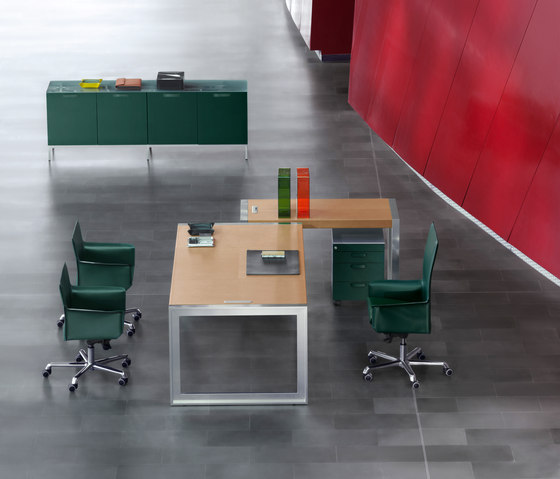 Strato Table | Desks | Enrico Pellizzoni
