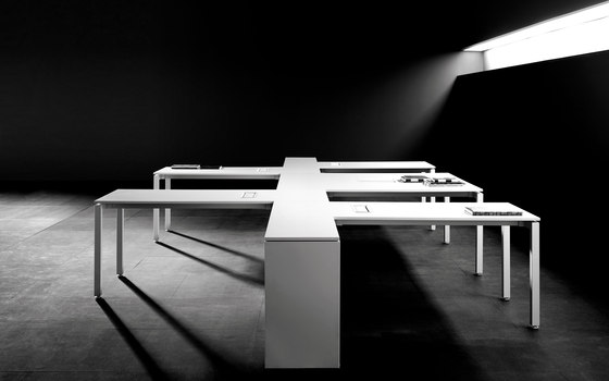 F25 | Desks | Forma 5