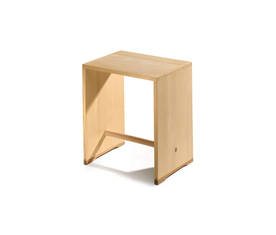 Bill | Ulmer Stool spruce wood | Tables d'appoint | wb form ag