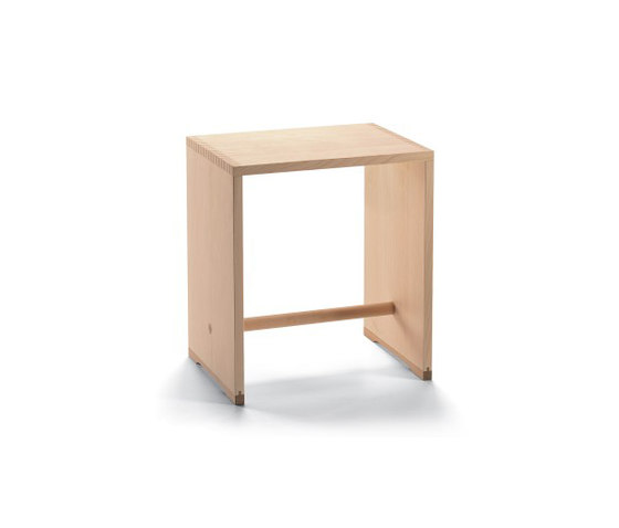 Bill | Ulmer Stool spruce wood | Tables d'appoint | wb form ag