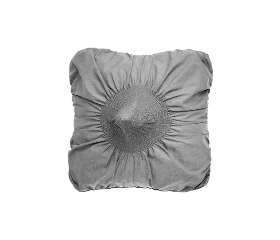 Anemone cushion nero | Cushions | Poemo Design