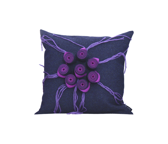 New Anais cushion blu viola | Cushions | Poemo Design