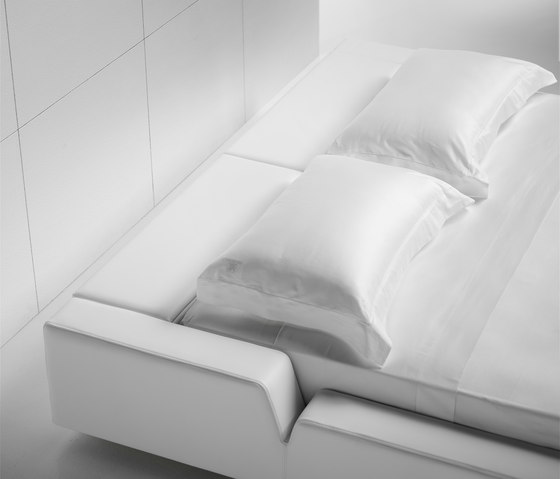 Milord Bed | Beds | Via Della Spiga