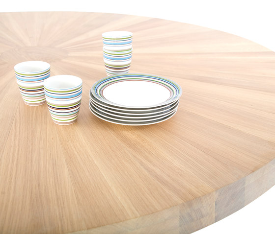Solid Dining table | Tables de repas | Odesi