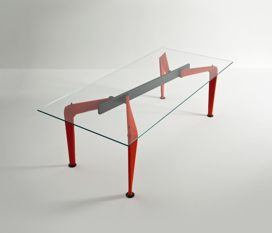 Asymmetrical Table 140 * | Tavoli pranzo | Colé