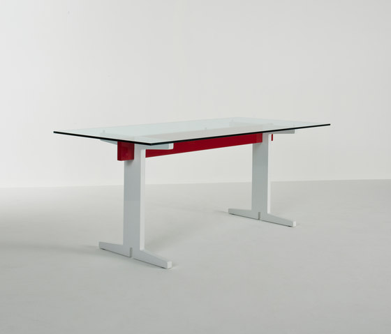 T01 Table * | Esstische | Colé