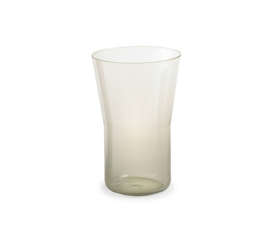 PIU Vase 20 | Vasen | Authentics