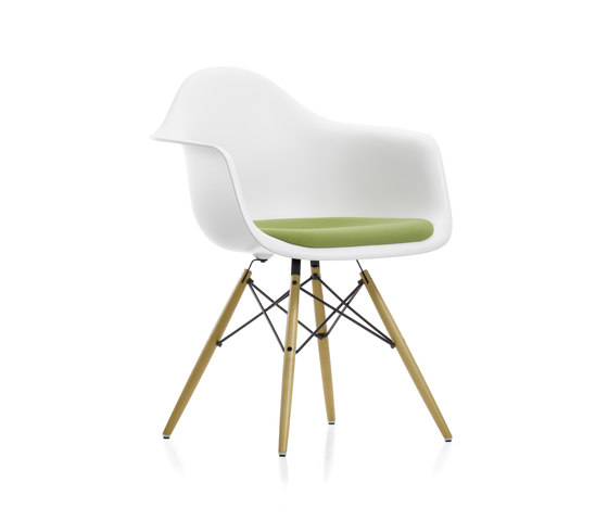 Eames Plastic Armchair DAW | Chaises | Vitra