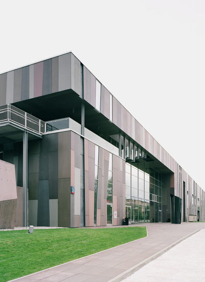 concrete skin | Copernikus Science Center Warsaw | Concrete panels | Rieder