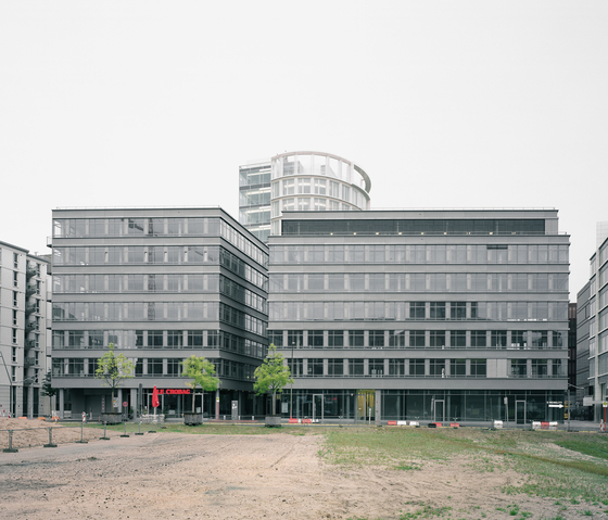 concrete skin | Hafen City Hamburg - Coffee Plaza | Fassadensysteme | Rieder