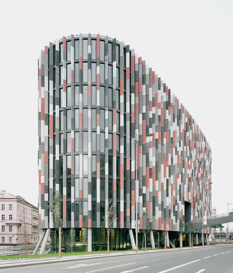 concrete skin | Main Point Karlin Office Building Czech Republic | Facade systems | Rieder