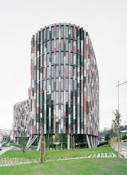 concrete skin | Main Point Karlin Office Building Czech Republic | Facade systems | Rieder