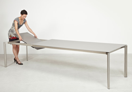 Swing front slide extension table | Tables de repas | Fischer Möbel