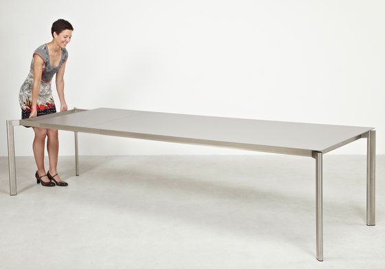 Swing front slide extension table | Dining tables | Fischer Möbel