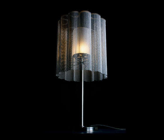 Scalloped Cropped 400 Table Lamp | Luminaires de table | Willowlamp