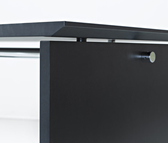 Sharp bar table | Tavoli alti | Randers+Radius