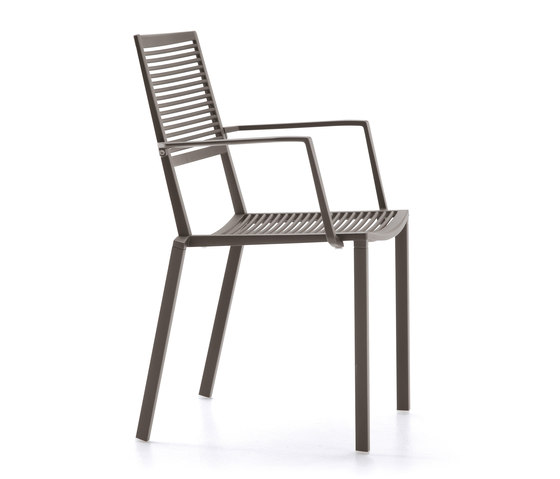 Omnia Selection - Easy chair with armrests | Sillas | Fast