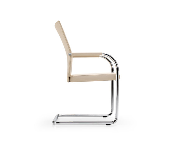 CORPO Cantilever chair | Sillas | Girsberger
