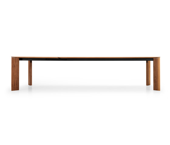 DIAGO table | Dining tables | Girsberger