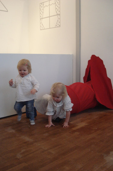 Tür mit Kindertunnel | Spielmöbel | De Breuyn