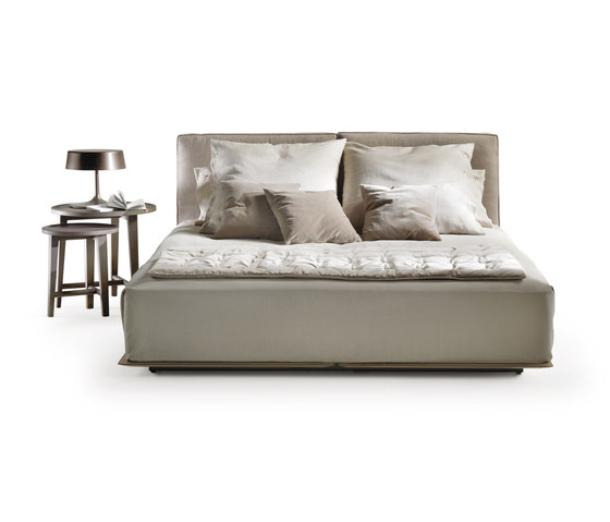 Grandemare Bed | Beds | Flexform