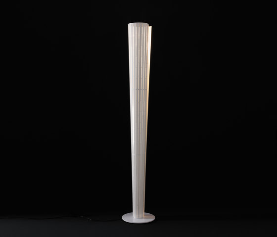 Sher | 348 | Free-standing lights | Oluce