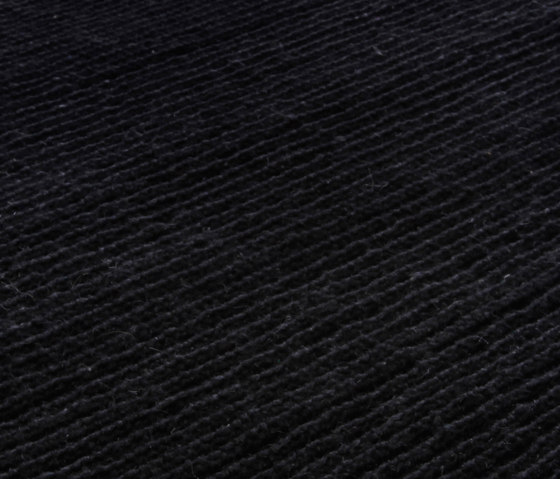 Waver pure black | Formatteppiche | Miinu