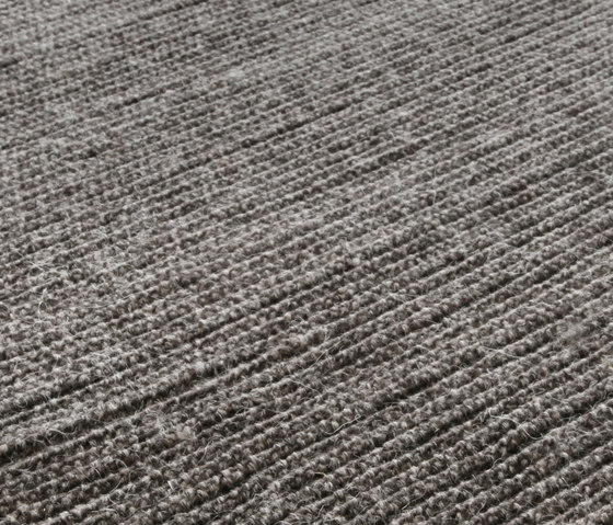 Waver taupe gray | Alfombras / Alfombras de diseño | Miinu