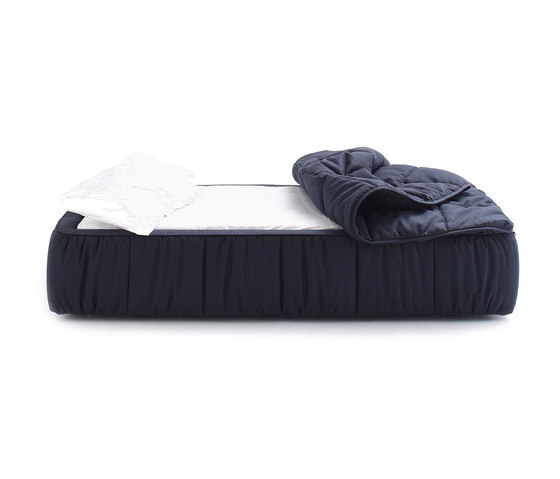 Strips bed | Beds | ARFLEX