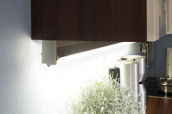 Memphis Under-Cabinet - Swivel and Tilt Under-Cabinet Luminaire | Eclairage pour meubles | Hera