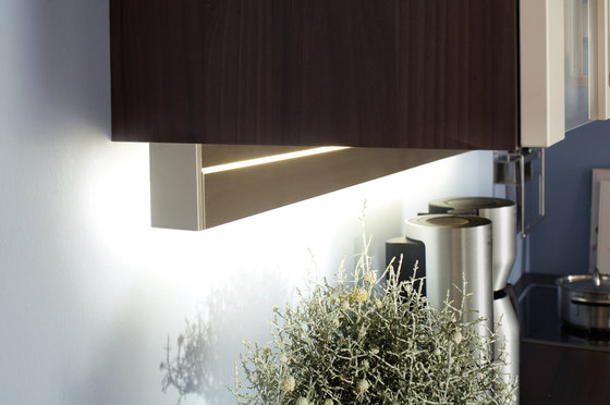 Memphis Under-Cabinet - Swivel and Tilt Under-Cabinet Luminaire | Eclairage pour meubles | Hera