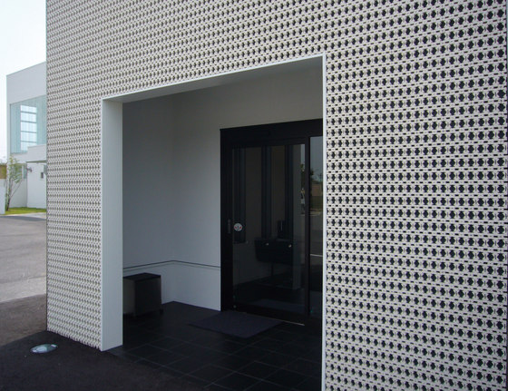 Porous model 1 wall in-situ | Facade systems | Kenzan