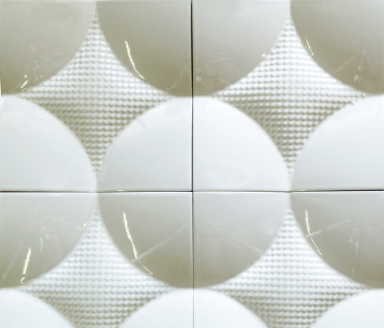 Round square model C plus | Ceramic tiles | Kenzan